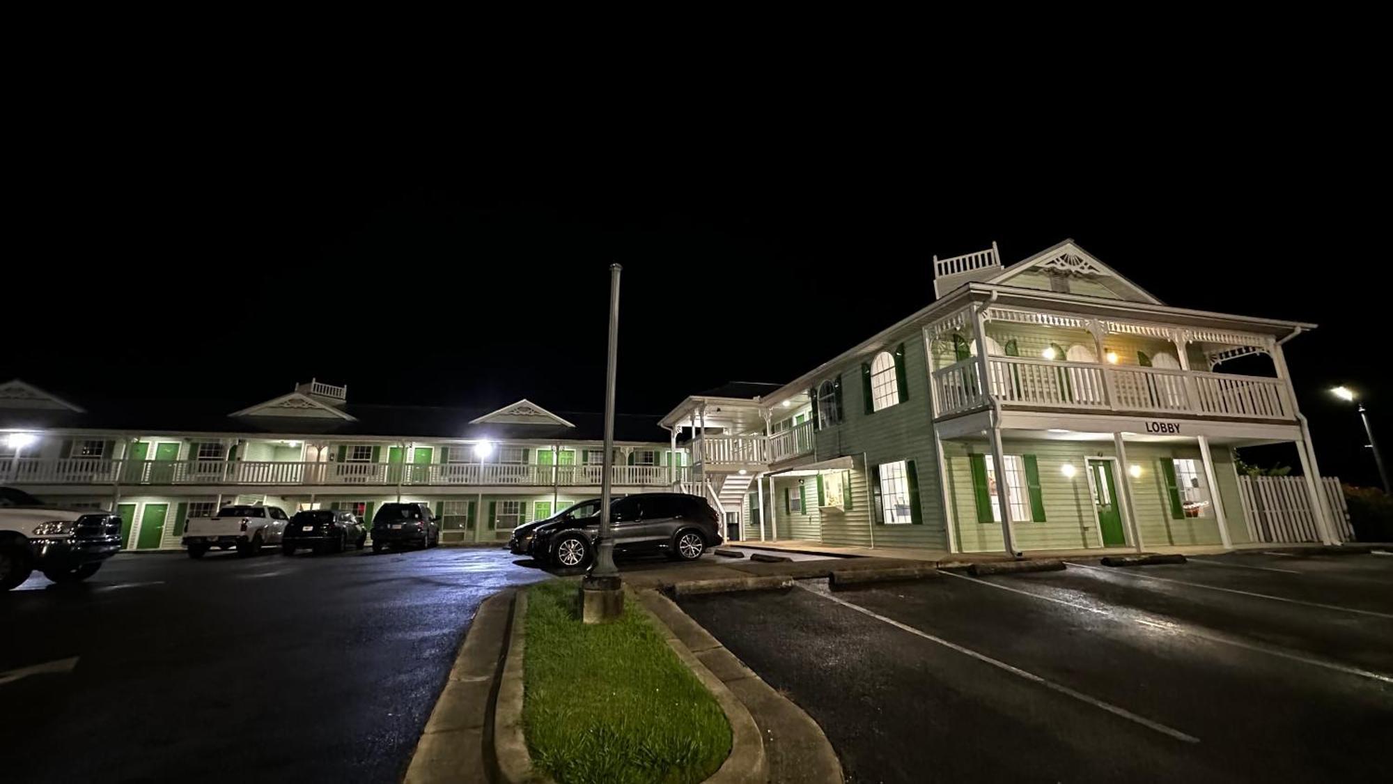 Key West Inn - Chatsworth Exteriér fotografie